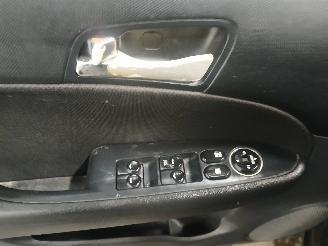 Hyundai I-30 i30 (FD) Hatchback 1.4 CVVT 16V (G4FA) [80kW]  (10-2007/11-2011) picture 13