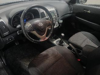 Hyundai I-30 i30 (FD) Hatchback 1.4 CVVT 16V (G4FA) [80kW]  (10-2007/11-2011) picture 12