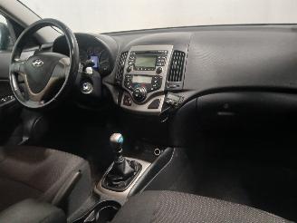 Hyundai I-30 i30 (FD) Hatchback 1.4 CVVT 16V (G4FA) [80kW]  (10-2007/11-2011) picture 10