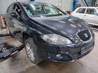 Seat Leon Leon (1P1) Hatchback 5-drs 1.2 TSI (CBZB) [77kW]  (02-2010/12-2012) picture 2