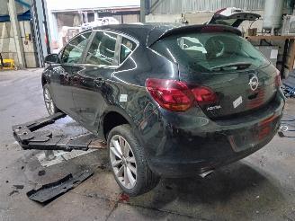 Opel Astra Astra J (PC6/PD6/PE6/PF6) Hatchback 5-drs 1.4 Turbo 16V (A14NET(Euro 5=
)) [103kW]  (12-2009/10-2015) picture 4