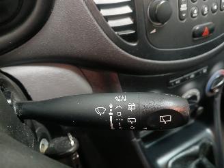 Hyundai I-10 i10 (F5) Hatchback 1.1i 12V (G4HG5) [51kW]  (04-2011/12-2013) picture 15