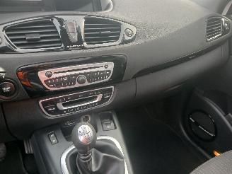 Renault Scenic Grand Scénic III (JZ) MPV 1.6 dCi (R9M-402(R9M-A4)) [96kW]  (04-2011=
/12-2016) picture 16