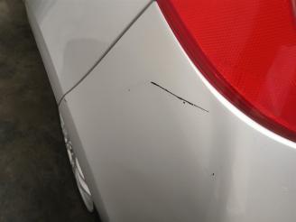 Renault Clio Clio III (BR/CR) Hatchback 1.4 16V (K4J-780) [72kW]  (06-2005/12-2012)= picture 22