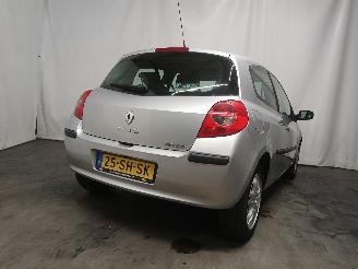 Renault Clio Clio III (BR/CR) Hatchback 1.4 16V (K4J-780) [72kW]  (06-2005/12-2012)= picture 5