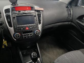 Kia Cee d Cee'd Sporty Wagon (EDF) Combi 1.4 16V (G4FA) [66kW]  (07-2009/12-2012=
) picture 16