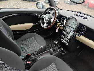 Mini Clubman Clubman (R55) Combi 1.6 16V Cooper (N12-B16A) [88kW]  (10-2007/12-2013=
) picture 8