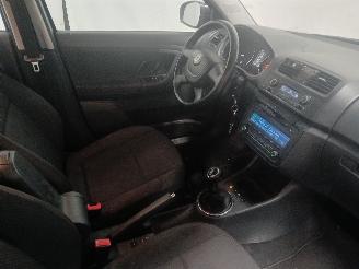 Skoda Fabia Fabia II (5J) Hatchback 5-drs 1.2 TSI (CBZA) [63kW]  (03-2010/12-2014)= picture 9