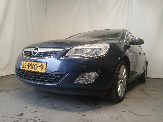 Schadeauto Opel Astra Astra J Sports Tourer (PD8/PE8/PF8) Combi 1.4 Turbo 16V (A14NET(Euro 5=
)) [103kW]  (10-2010/10-2015) 2011/3