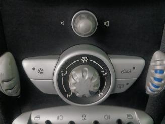 Mini Mini Mini (R56) Hatchback 1.4 16V One (N12-B14A) [70kW]  (11-2006/03-2010) picture 17