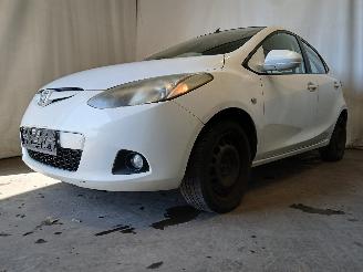 Mazda 2 2 (DE) Hatchback 1.4 CDVi 16V (Y4) [50kW]  (01-2008/11-2010) picture 2