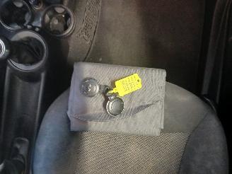 Mini Mini Mini (R56) Hatchback 1.6 16V Cooper (N12-B16A) [88kW]  (10-2006/02-201=
2) picture 18