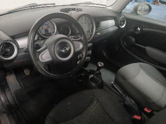 Mini Mini Mini (R56) Hatchback 1.4 16V One (N12-B14A) [70kW]  (11-2006/03-2010) picture 12