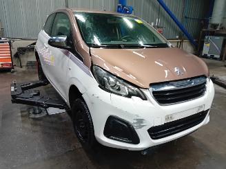 Peugeot 108 108 Hatchback 1.0 12V (1KRFE(CFB)) [51kW]  (05-2014/...) picture 2