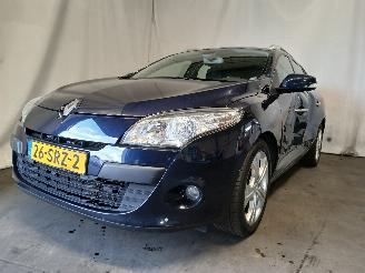 krockskadad bil auto Renault Mégane Megane III Grandtour (KZ) Combi 5-drs 2.0 16V CVT (M4R-F713) [103kW]  =
(05-2009/02-2016) 2010/10