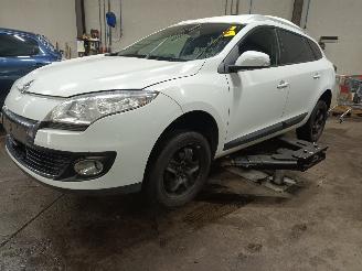 Démontage voiture Renault Mégane Megane III Grandtour (KZ) Combi 5-drs 1.5 dCi 110 (K9K-837(K9K-N8)) [8=
1kW]  (02-2009/04-2016) 2012/8