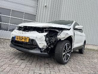 Vaurioauto  passenger cars Nissan Qashqai Qashqai (J11) SUV 1.2 DIG-T 16V (HRA2DDT) [85kW]  (11-2013/08-2018) 2014/8