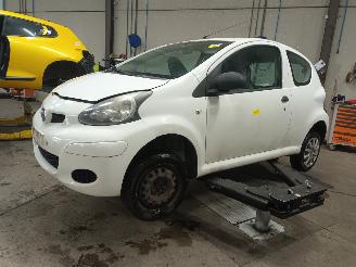 Coche siniestrado Toyota Aygo Aygo (B10) Hatchback 1.0 12V VVT-i (1KR-FE) [50kW]  (07-2005/05-2014) 2011/1