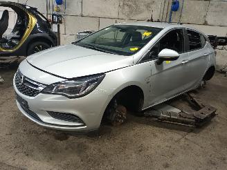 rozbiórka samochody osobowe Opel Astra Astra K Hatchback 5-drs 1.6 CDTI 110 16V (B16DTE(Euro 6)) [81kW]  (06-=
2015/12-2022) 2019