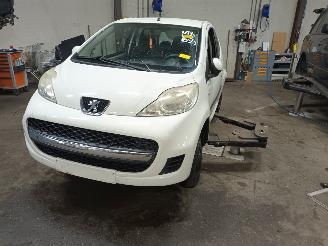 Sloopauto Peugeot 107 107 Hatchback 1.0 12V (384F(1KR)) [50kW]  (06-2005/05-2014) 2009/4