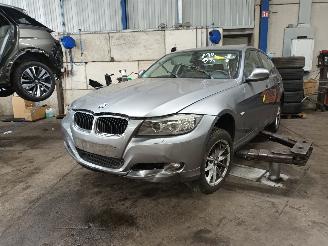 Uttjänta bilar auto BMW 3-serie 3 serie (E90) Sedan 318i 16V (N43-B20A) [105kW]  (09-2007/10-2011) 2011/8