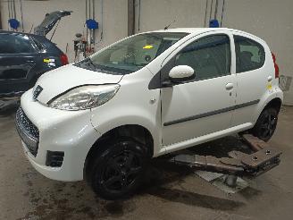 rozbiórka samochody osobowe Peugeot 107 107 Hatchback 1.0 12V (384F(1KR)) [50kW]  (06-2005/05-2014) 2010/9