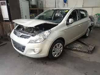 Vrakbiler auto Hyundai I-20 i20 Hatchback 1.2i 16V (G4LA) [57kW]  (09-2008/12-2012) 2010/2