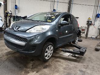 rozbiórka samochody osobowe Peugeot 107 107 Hatchback 1.0 12V (384F(1KR)) [50kW]  (06-2005/05-2014) 2010/5