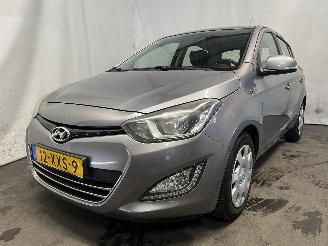 krockskadad bil auto Hyundai I-20 i20 Hatchback 1.2i 16V (G4LA) [63kW]  (03-2012/12-2015) 2012/9