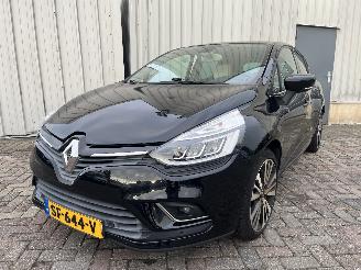 Vaurioauto  passenger cars Renault Clio Clio IV (5R) Hatchback 5-drs 1.2 TCE 16V GT EDC (H5F-412(H5F-G4)) [87k=
W]  (01-2016/08-2021) 2018/3