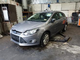 Salvage car Ford Focus Focus 3 Hatchback 1.0 Ti-VCT EcoBoost 12V 100 (M2DA(Euro 5)) [74kW]  (=
02-2012/05-2018) 2012/6