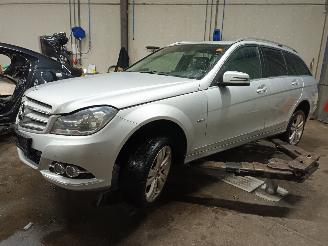 Vrakbiler auto Mercedes C-klasse C Estate (S204) Combi 2.2 C-200 CDI 16V BlueEFFICIENCY (OM651.913) [10=
0kW]  (08-2010/...) 2011/11