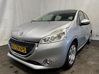 Damaged car Peugeot 208 208 I (CA/CC/CK/CL) Hatchback 1.2 Vti 12V PureTech 82 (EB2F(HMZ)) [60k=
W]  (03-2012/12-2019) 2012/12