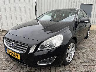 Vaurioauto  passenger cars Volvo V-60 V60 I (FW/GW) Combi 2.0 D3 20V (D5204T3) [120kW]  (07-2010/12-2014) 2011/9