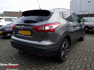 skadebil auto Nissan Qashqai 1.2 Tekna navi 116 pk 2017/2