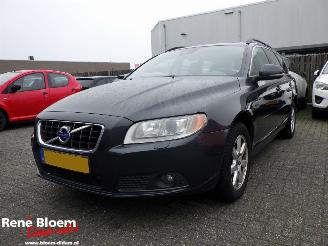 Vaurioauto  passenger cars Volvo V-70 2.4 D5 Summum 215pk 2011/10
