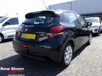 Schadeauto Peugeot 208 1.2 Puretech Bluelion Airco 5drs 2017/9