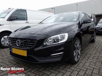 Schadeauto Volvo V-60 2.0 D3 Polar+ Navi 150pk 2017/10