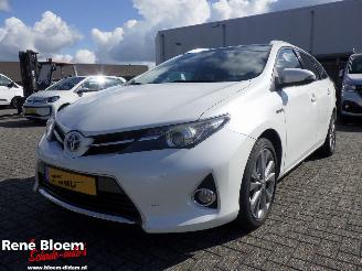 uszkodzony samochody osobowe Toyota Auris 1.6 Hybrid Lease 2013/9