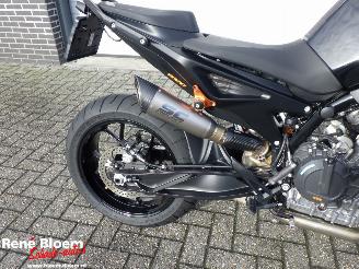 KTM  890 Duke picture 18