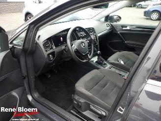 Volkswagen Golf 1.6 TDI HighLine R-Line 5drs picture 13