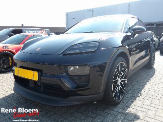 krockskadad bil auto Porsche Macan 4 100kWh 2025/1