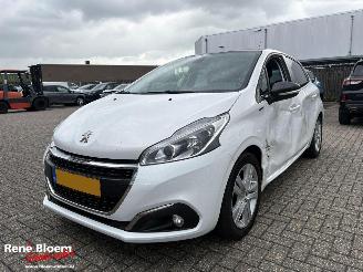 Voiture accidenté Peugeot 208 1.2 PureTech Signature 5drs 2019/1
