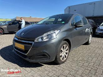 Voiture accidenté Peugeot 208 1.2 PureTech Active 82pk 2016/6