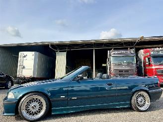 Unfallwagen BMW 3-serie cabrio 320i 150pk exe M-Sport individual - hardtop - 17 inch bbs breedset - verlaagd - clima - leer - boston grün 1997/6