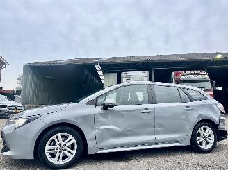 Schadeauto Toyota Corolla Touring sports 1.8 Hybrid 148pk automaat Business - nap - vaste prijs - camera - line + front assist - afn trekh - clima + cruise contr - keyless start 2022/10