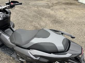 Honda  ADV 350A 29pk Matgrijs - keyless - handvat verwarming - abs - slechts 5284km gelopen - lichte krassen picture 35