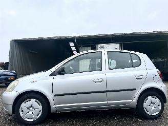 skadebil auto Toyota Yaris 1.0-16V VVT-i 68pk L.Luna - airco - 96dkm nap - 5 deurs - stuurbrk - cv - lederen stuurwiel - zo rijdbaar 2000/8