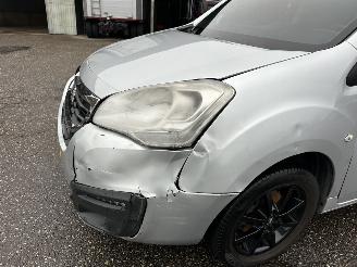Peugeot Partner 120 1.6 BlueHDi 73kw 100 L1 Première S&S - nap - navi - pdc - lmv - airco - cruise - getint voor + zijruiten picture 46