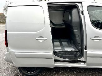 Peugeot Partner 120 1.6 BlueHDi 73kw 100 L1 Première S&S - nap - navi - pdc - lmv - airco - cruise - getint voor + zijruiten picture 7